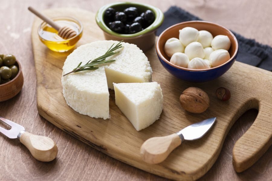 What's The Difference Between Burrata And Fresh Mozzarella?