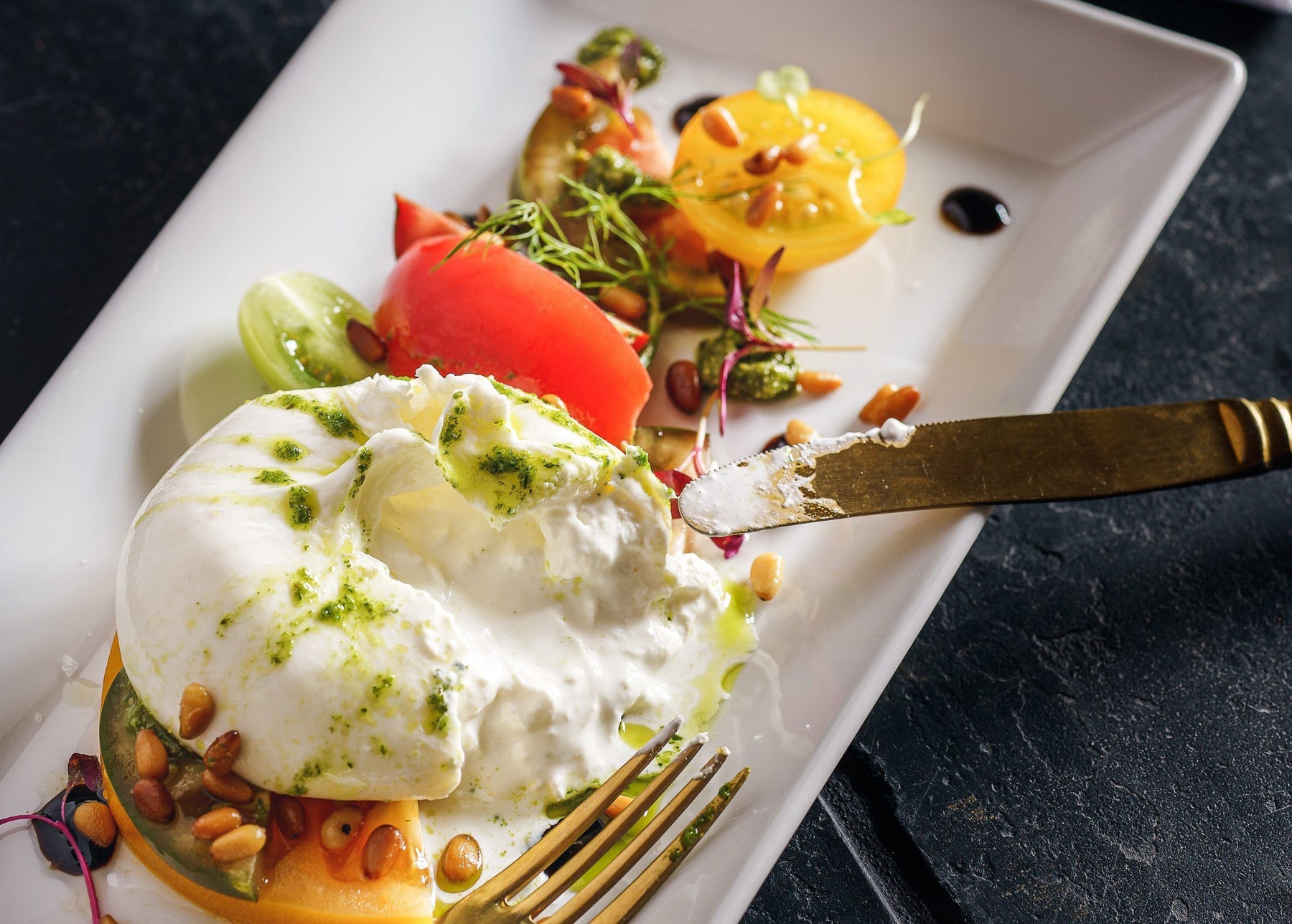 Burrata: history, how it is made, and the combinations