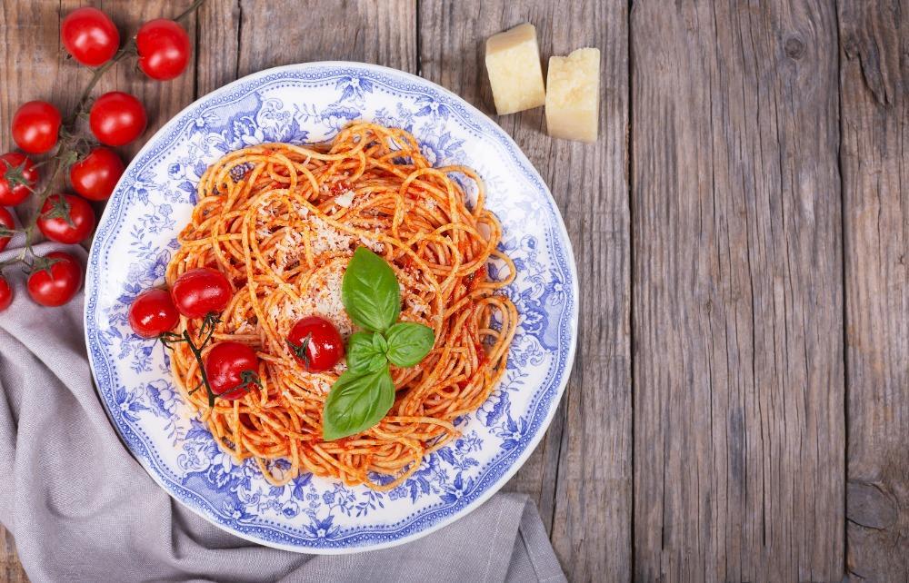 Spaghettoni with escarole and bottarga cream
