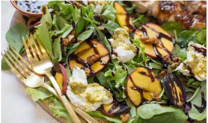 Grilled peach and burrata salad