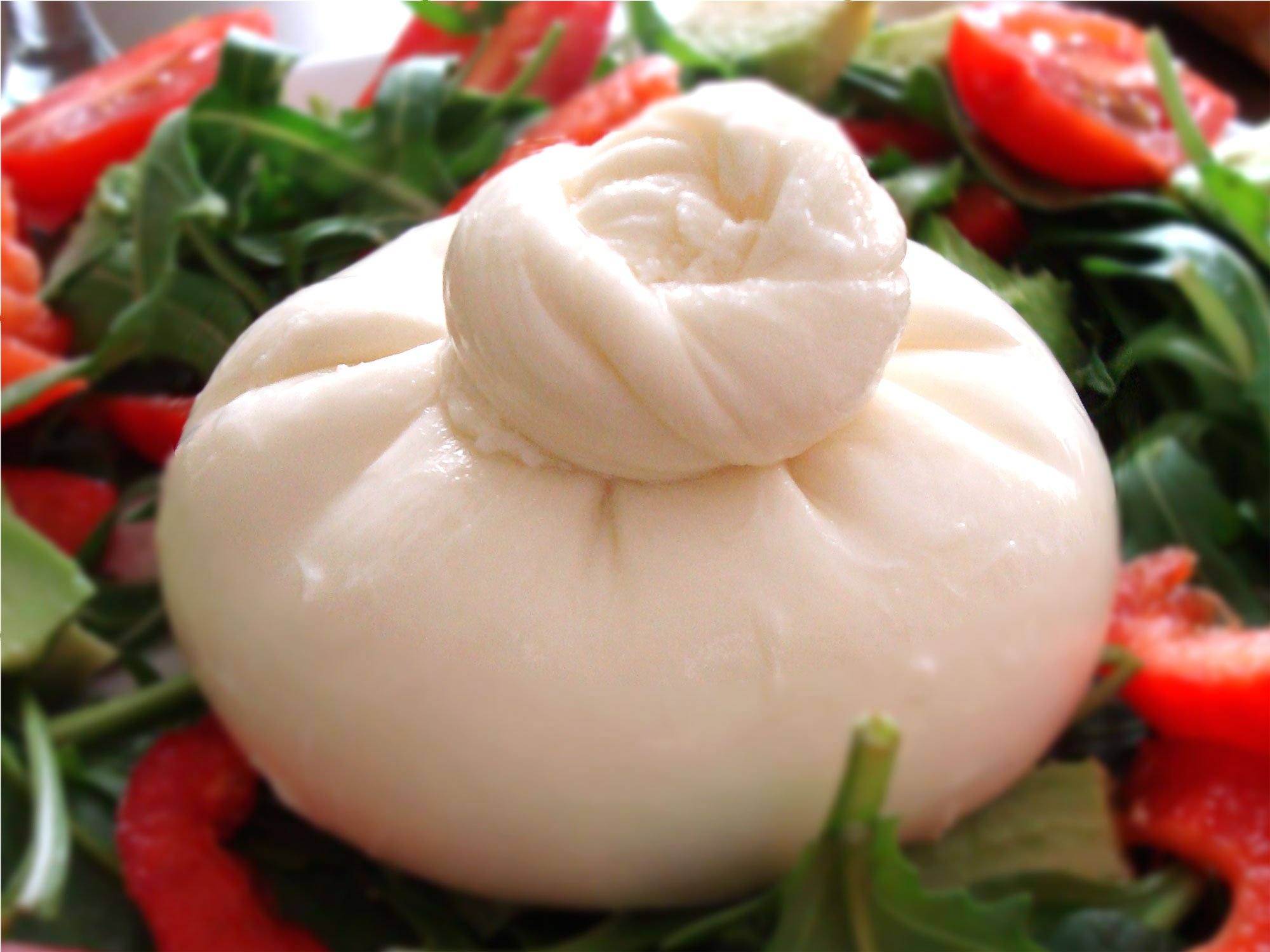 How to Recognize a Fresh Burrata