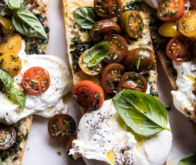 caprese burrata garlic bread