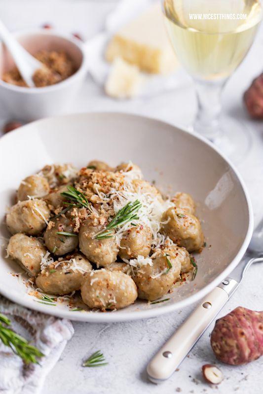 Jerusalem artichoke gnocchi with clams sauce and pumpkin seed powder